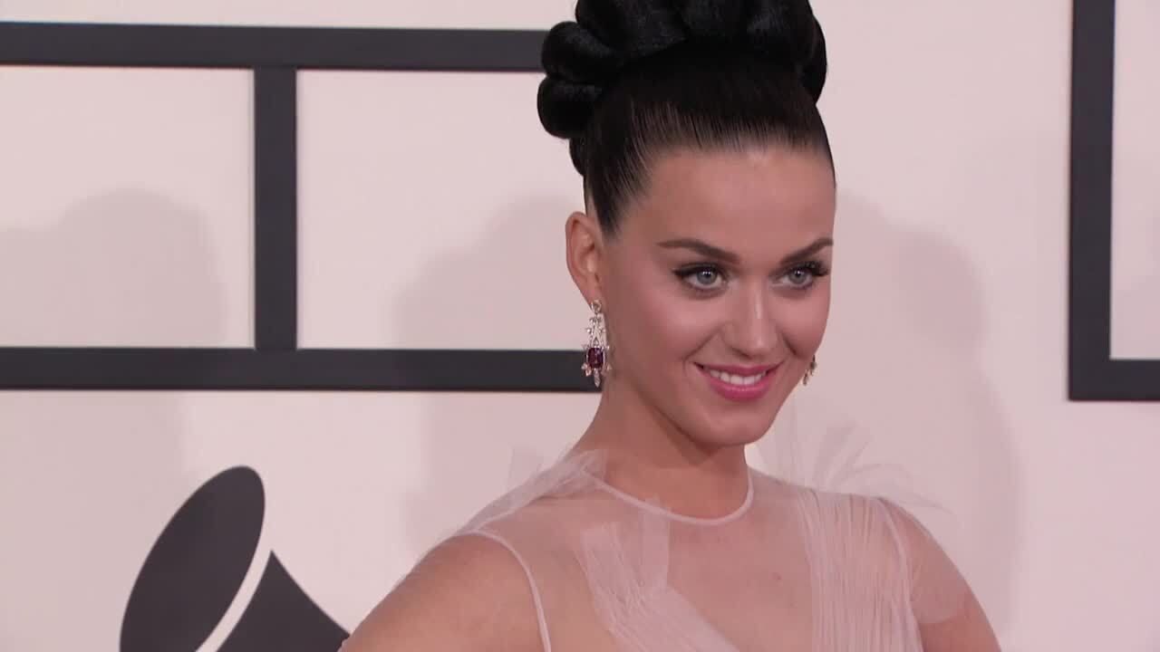 Katy Perry: 56th GRAMMY Red Carpet Fashion Cam